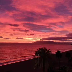 https://moderno-piso-centrico-frente-al-mar-con-gran-terraza.es-andalucia.com