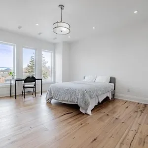  Séjour chez l'habitant Executive In Next To Yorkdale Shopping Centre