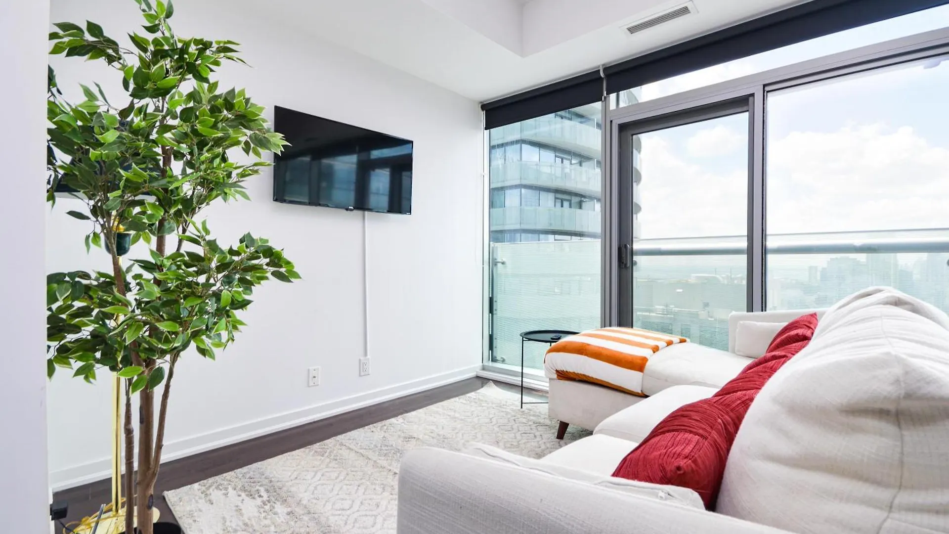 Downtown Toronto Condo Near Cn Tower, Scotiabank Arena, Rogers Centre, Union Station contacts