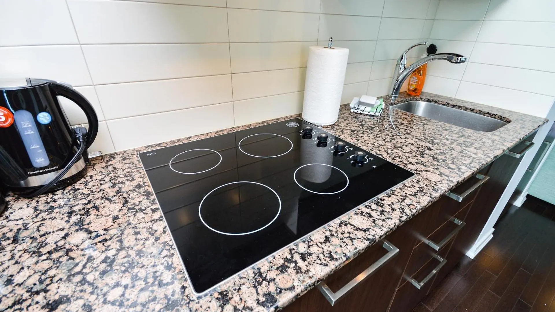 דירה Downtown Toronto Condo Near Cn Tower, Scotiabank Arena, Rogers Centre, Union Station קנדה