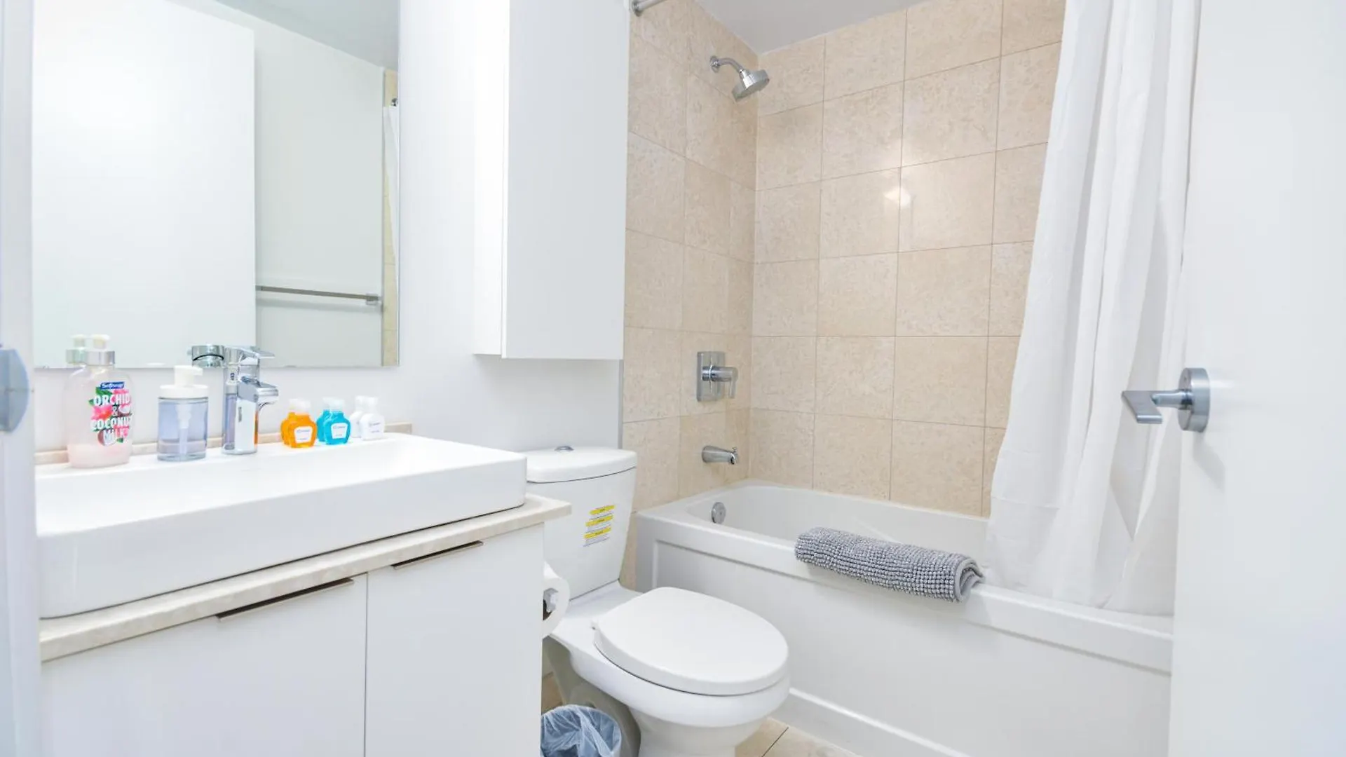 Downtown Toronto Condo Near Cn Tower, Scotiabank Arena, Rogers Centre, Union Station קנדה