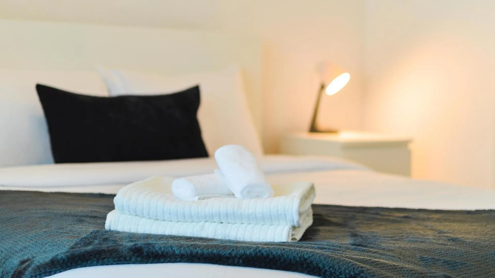 Downtown Toronto Condo Near Cn Tower, Scotiabank Arena, Rogers Centre, Union Station 0*,  קנדה