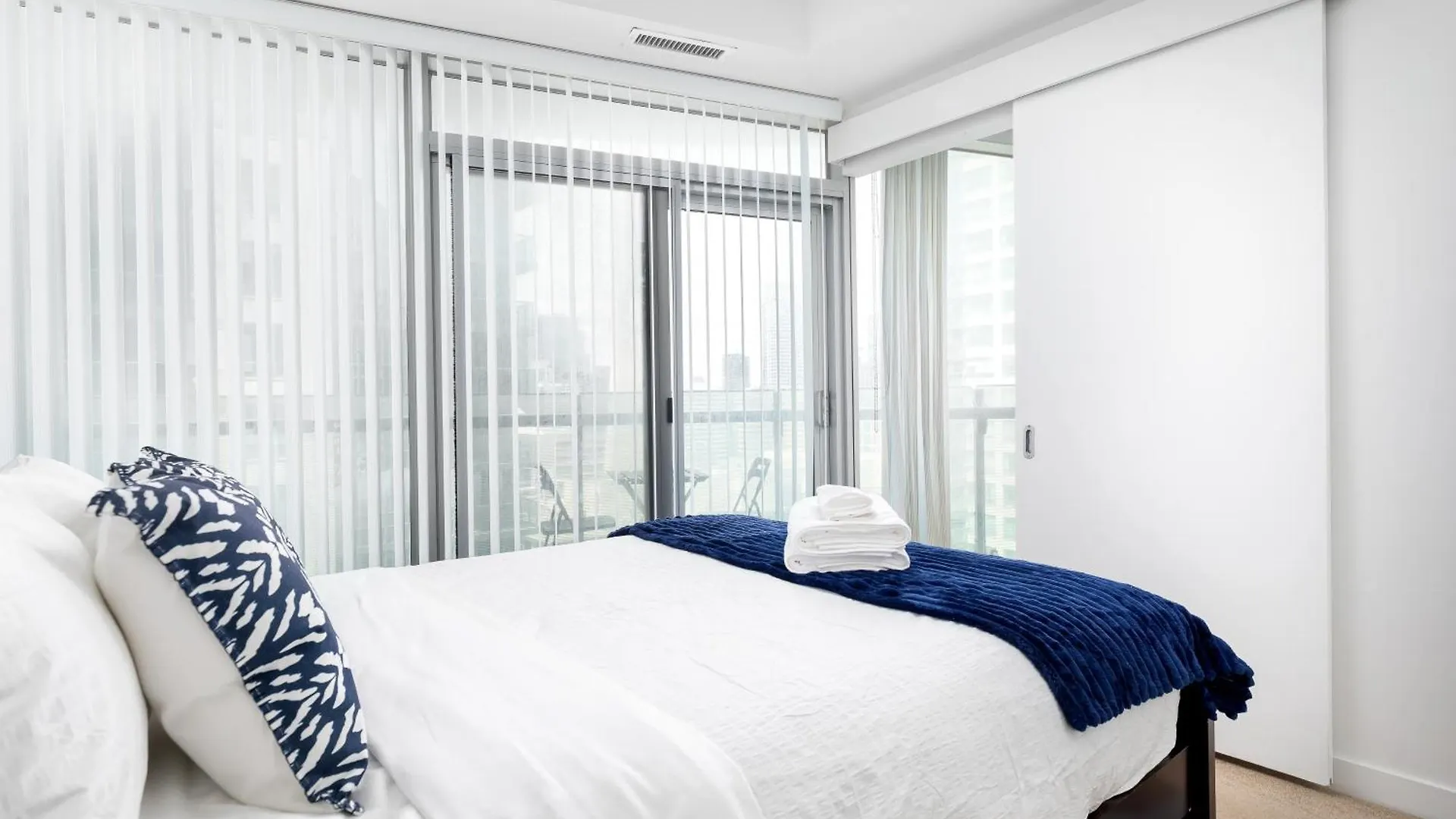 Downtown Toronto Condo Near Cn Tower, Scotiabank Arena, Rogers Centre, Union Station קנדה